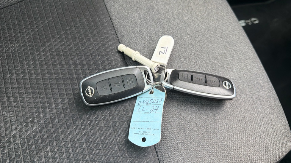 Nissan Qashqai 1.5 E-Power N-Connecta [Glass Roof] 5dr Auto Hybrid Hatchback - Image 20
