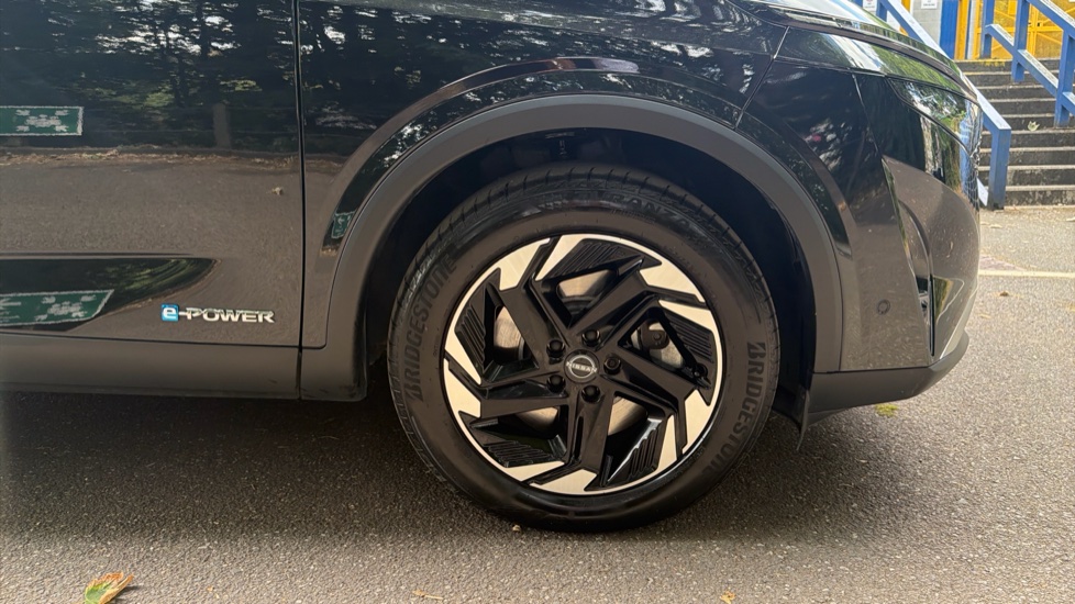 Nissan Qashqai 1.5 E-Power N-Connecta [Glass Roof] 5dr Auto Hybrid Hatchback - Image 22