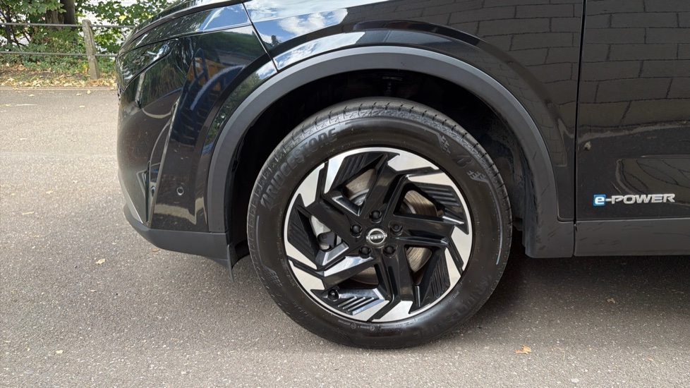 Nissan Qashqai 1.5 E-Power N-Connecta [Glass Roof] 5dr Auto Hybrid Hatchback - Image 23