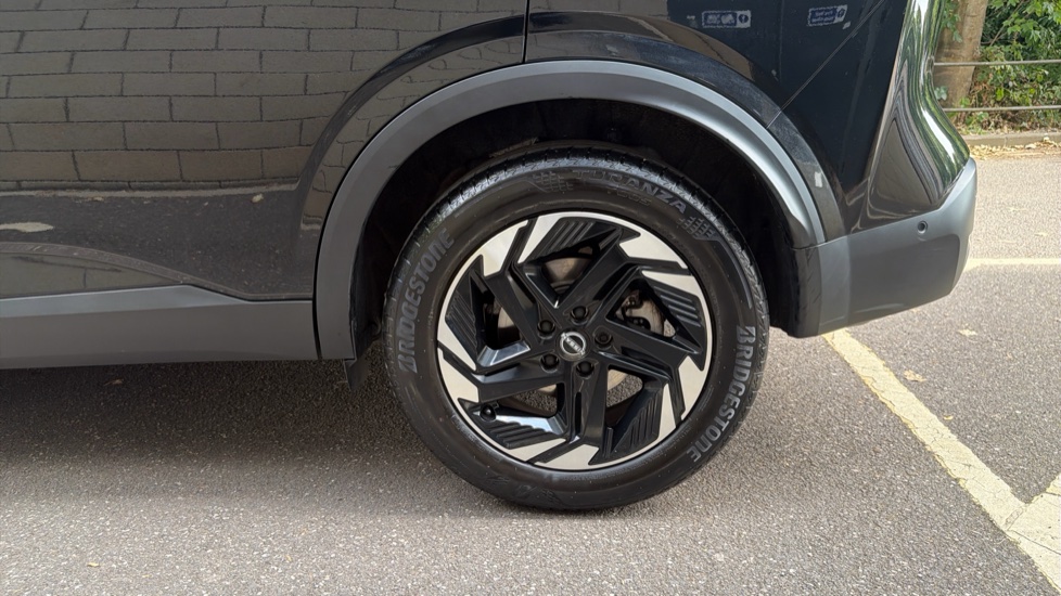 Nissan Qashqai 1.5 E-Power N-Connecta [Glass Roof] 5dr Auto Hybrid Hatchback - Image 24