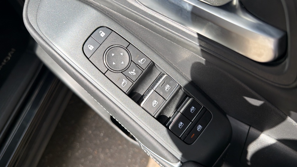 Nissan Qashqai 1.5 E-Power N-Connecta [Glass Roof] 5dr Auto Hybrid Hatchback - Image 33