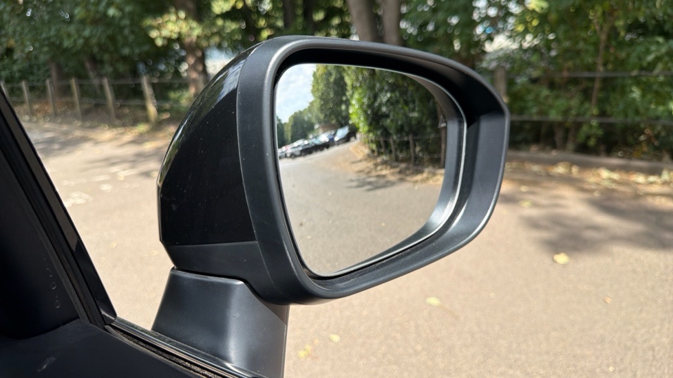 Nissan Qashqai 1.5 E-Power N-Connecta [Glass Roof] 5dr Auto Hybrid Hatchback - Image 34