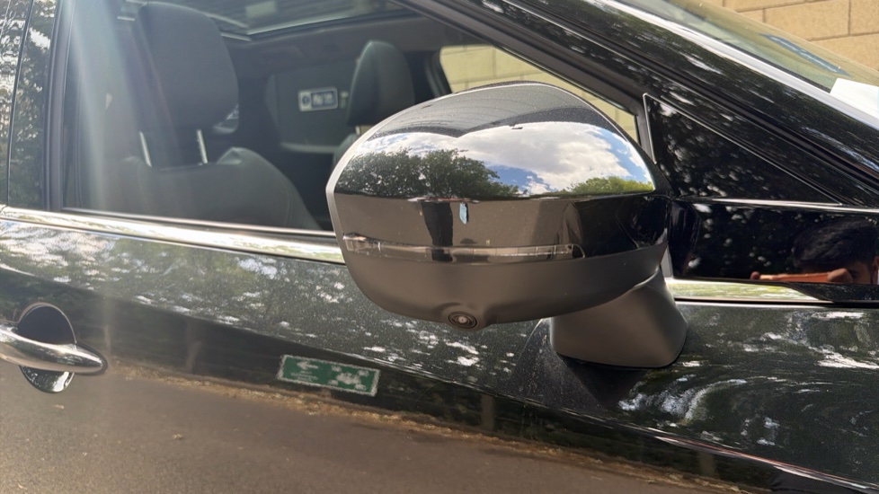 Nissan Qashqai 1.5 E-Power N-Connecta [Glass Roof] 5dr Auto Hybrid Hatchback - Image 35