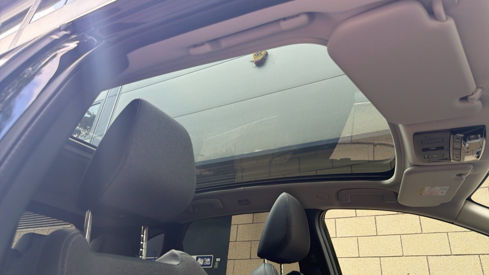 Nissan Qashqai 1.5 E-Power N-Connecta [Glass Roof] 5dr Auto Hybrid Hatchback - Image 37