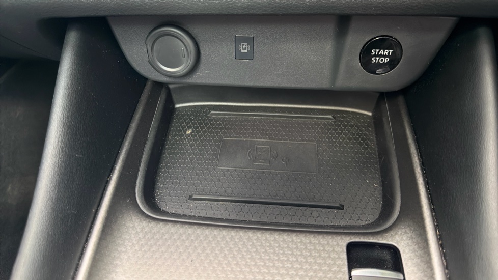 Nissan Qashqai 1.5 E-Power N-Connecta [Glass Roof] 5dr Auto Hybrid Hatchback - Image 47