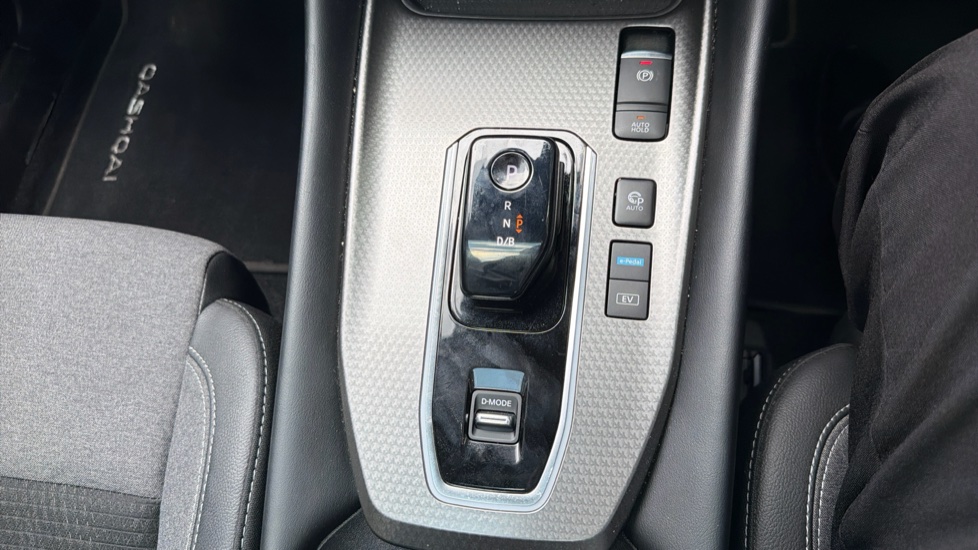 Nissan Qashqai 1.5 E-Power N-Connecta [Glass Roof] 5dr Auto Hybrid Hatchback - Image 48