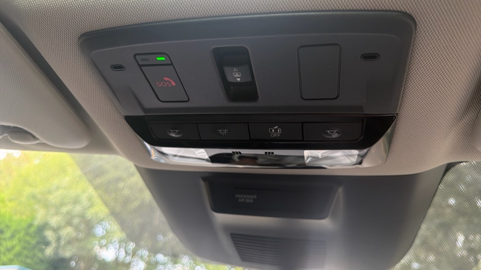 Nissan Qashqai 1.5 E-Power N-Connecta [Glass Roof] 5dr Auto Hybrid Hatchback - Image 53