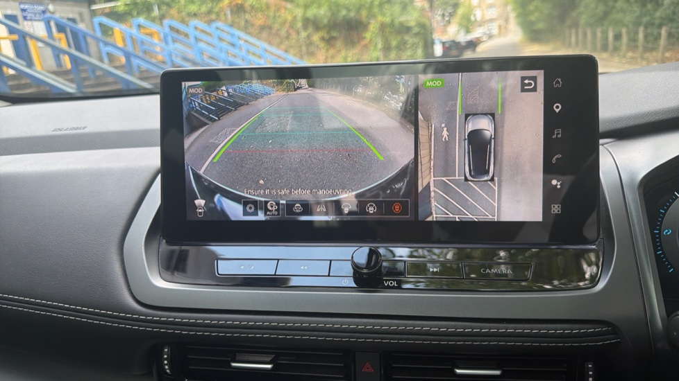 Nissan Qashqai 1.5 E-Power N-Connecta [Glass Roof] 5dr Auto Hybrid Hatchback - Image 55