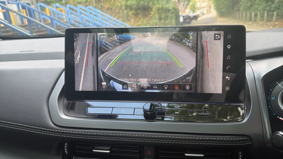 Nissan Qashqai 1.5 E-Power N-Connecta [Glass Roof] 5dr Auto Hybrid Hatchback - Image 56