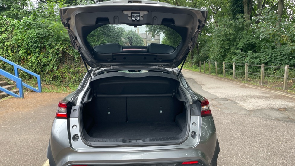 Nissan Juke 1.6 Hybrid Tekna 5dr Auto Hybrid Hatchback - Image 4