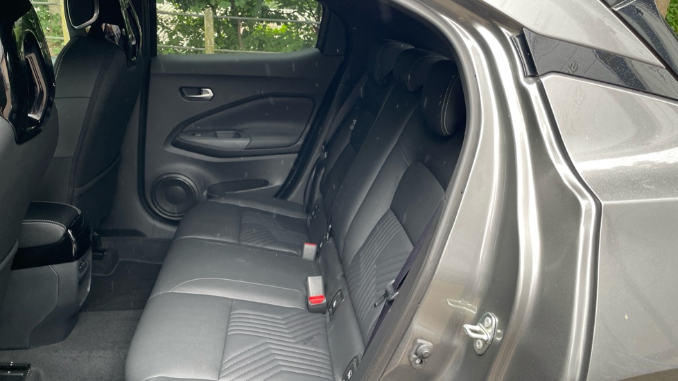 Nissan Juke 1.6 Hybrid Tekna 5dr Auto Hybrid Hatchback - Image 16