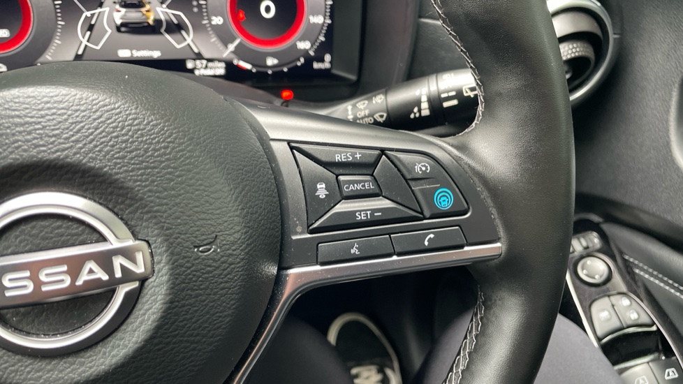 Nissan Juke 1.6 Hybrid Tekna 5dr Auto Hybrid Hatchback - Image 23