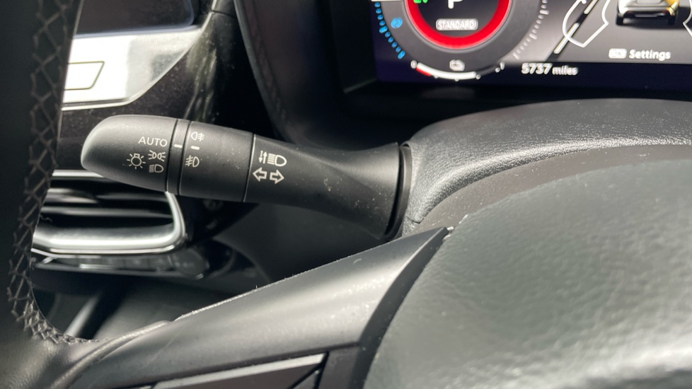 Nissan Juke 1.6 Hybrid Tekna 5dr Auto Hybrid Hatchback - Image 24