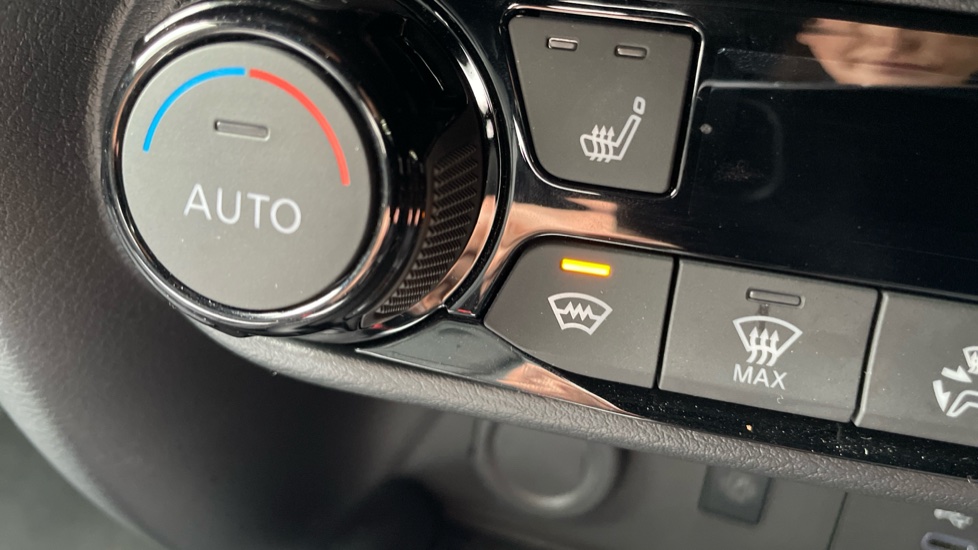 Nissan Juke 1.6 Hybrid Tekna 5dr Auto Hybrid Hatchback - Image 28