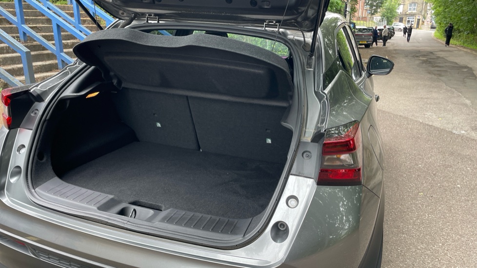 Nissan Juke 1.6 Hybrid Tekna 5dr Auto Hybrid Hatchback - Image 33