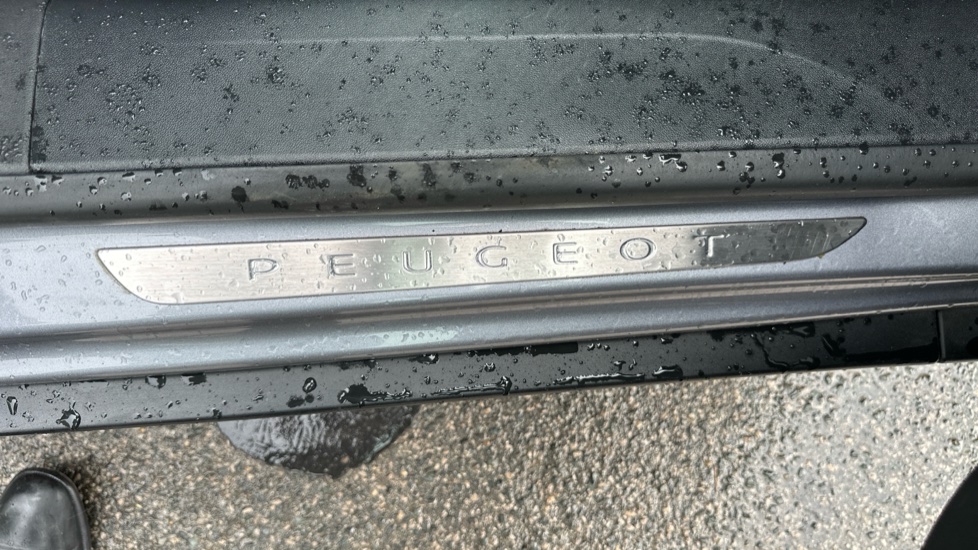 Peugeot 2008 1.2 PureTech 110 GT Line 5dr EAT6 Petrol Estate - Image 21