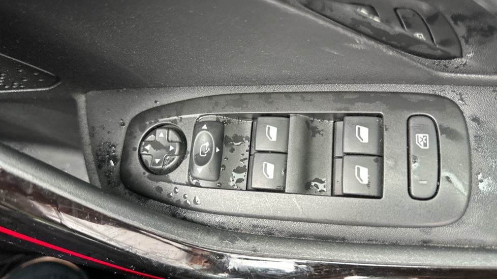 Peugeot 2008 1.2 PureTech 110 GT Line 5dr EAT6 Petrol Estate - Image 32