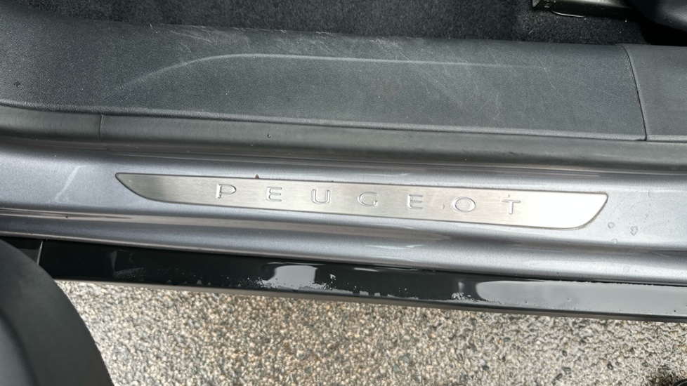 Peugeot 2008 1.2 PureTech 110 GT Line 5dr EAT6 Petrol Estate - Image 37