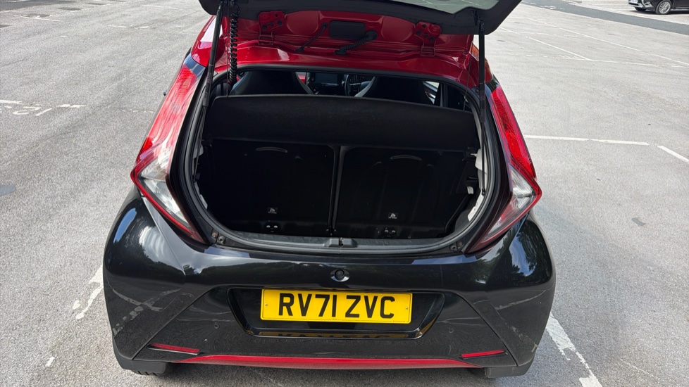 Toyota Aygo 1.0 VVT-i X-Clusiv 5dr x-shift Petrol Hatchback - Image 4