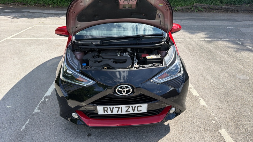 Toyota Aygo 1.0 VVT-i X-Clusiv 5dr x-shift Petrol Hatchback - Image 8