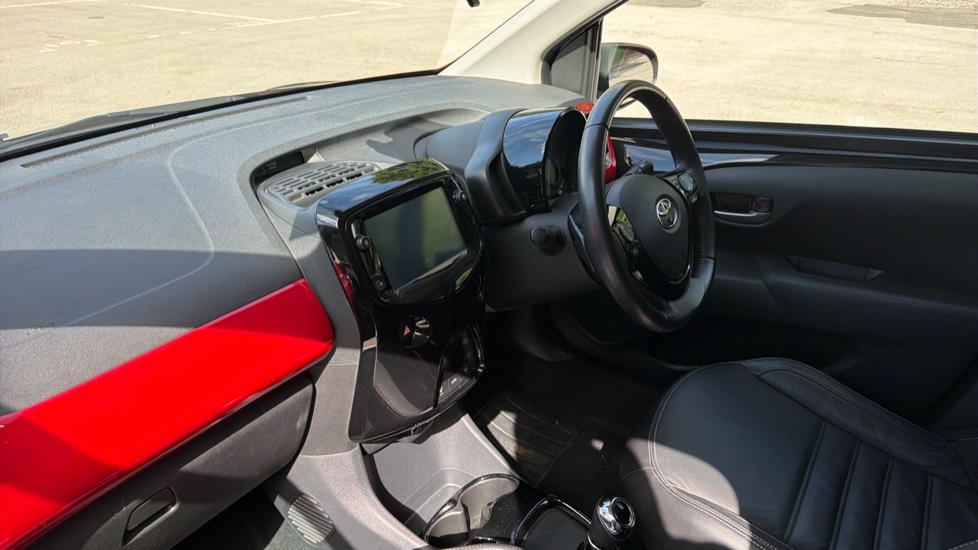 Toyota Aygo 1.0 VVT-i X-Clusiv 5dr x-shift Petrol Hatchback - Image 9