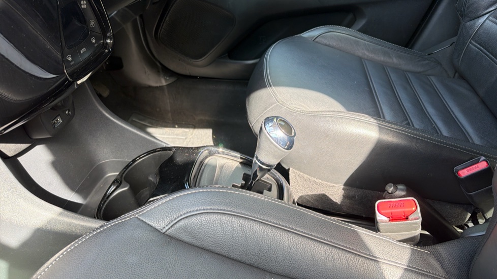 Toyota Aygo 1.0 VVT-i X-Clusiv 5dr x-shift Petrol Hatchback - Image 13