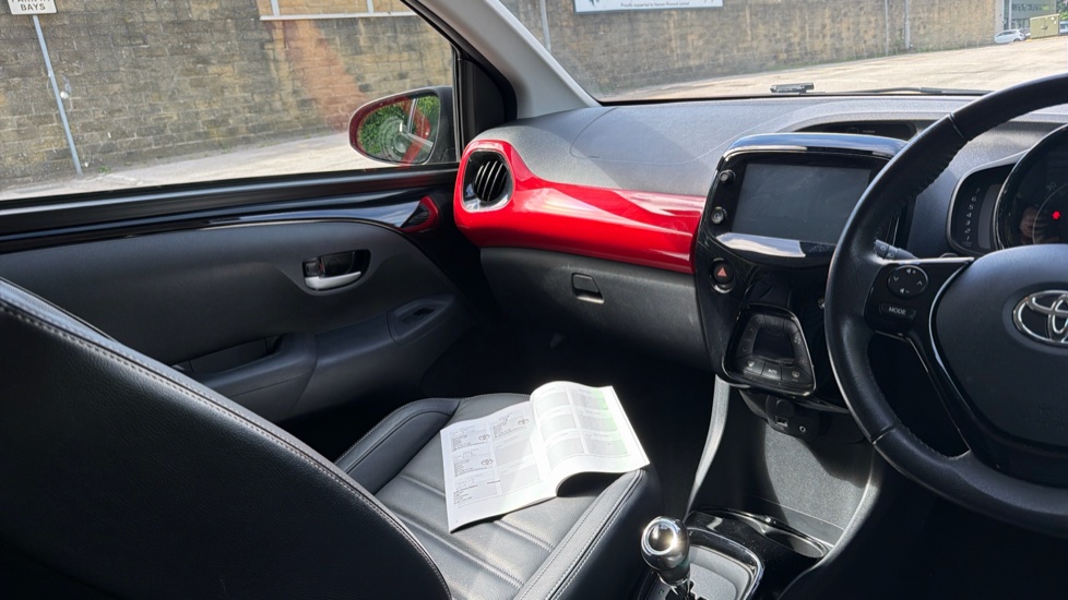 Toyota Aygo 1.0 VVT-i X-Clusiv 5dr x-shift Petrol Hatchback - Image 14