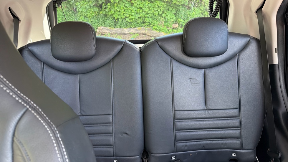 Toyota Aygo 1.0 VVT-i X-Clusiv 5dr x-shift Petrol Hatchback - Image 15