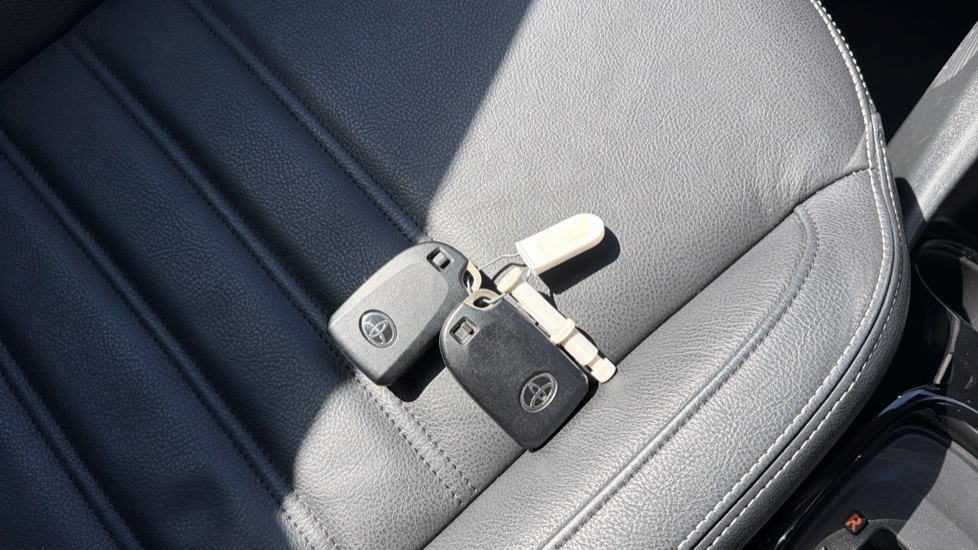 Toyota Aygo 1.0 VVT-i X-Clusiv 5dr x-shift Petrol Hatchback - Image 20