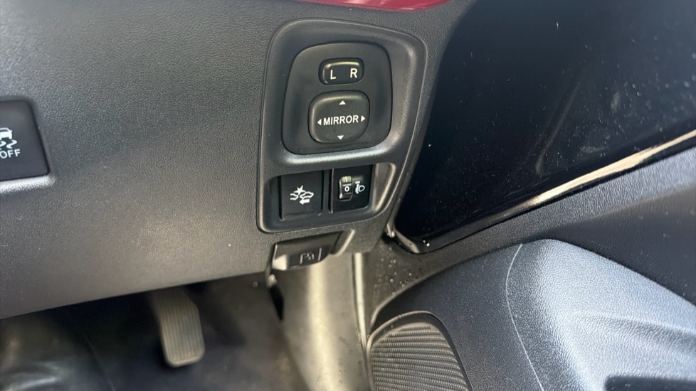 Toyota Aygo 1.0 VVT-i X-Clusiv 5dr x-shift Petrol Hatchback - Image 23