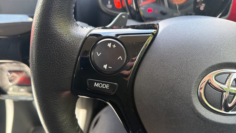 Toyota Aygo 1.0 VVT-i X-Clusiv 5dr x-shift Petrol Hatchback - Image 26