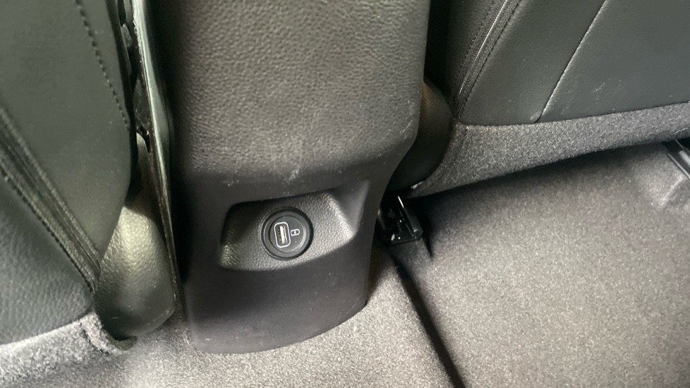 Kia Stonic 1.0T GDi 48V GT-Line S 5dr DCT Petrol Estate - Image 35