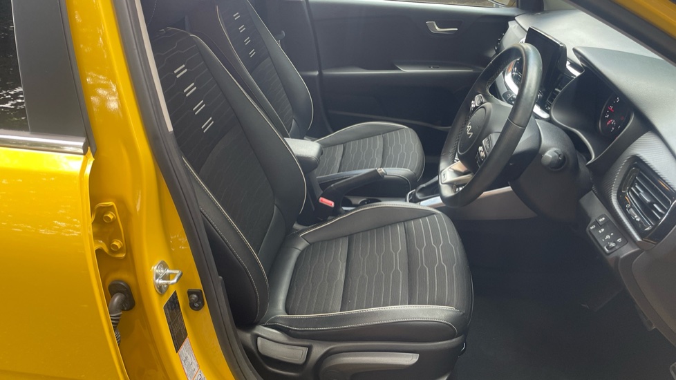 Kia Stonic 1.0T GDi 48V GT-Line S 5dr DCT Petrol Estate - Image 42