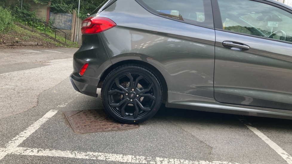 Ford Fiesta 1.0 EcoBoost 140 ST-Line 3dr Petrol Hatchback - Image 7