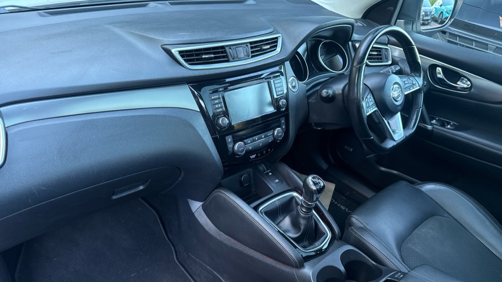 Nissan Qashqai 1.5 dCi 115 Tekna 5dr Diesel Hatchback - Image 9