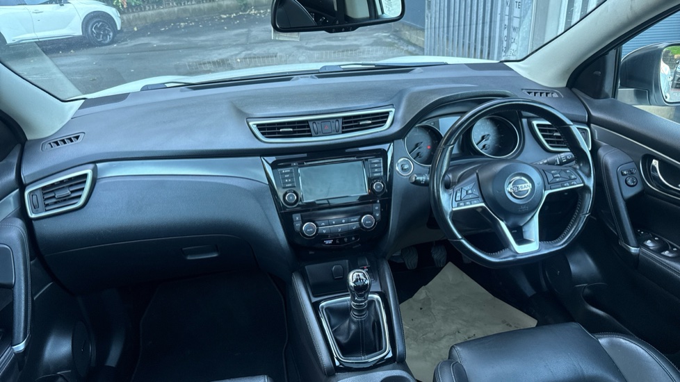 Nissan Qashqai 1.5 dCi 115 Tekna 5dr Diesel Hatchback - Image 10