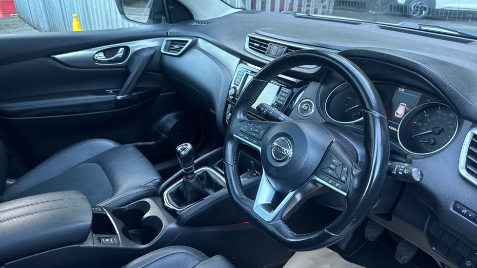 Nissan Qashqai 1.5 dCi 115 Tekna 5dr Diesel Hatchback - Image 11
