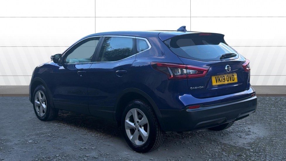 Nissan Qashqai 1.3 DiG-T Acenta Premium 5dr Petrol Hatchback - Image 2