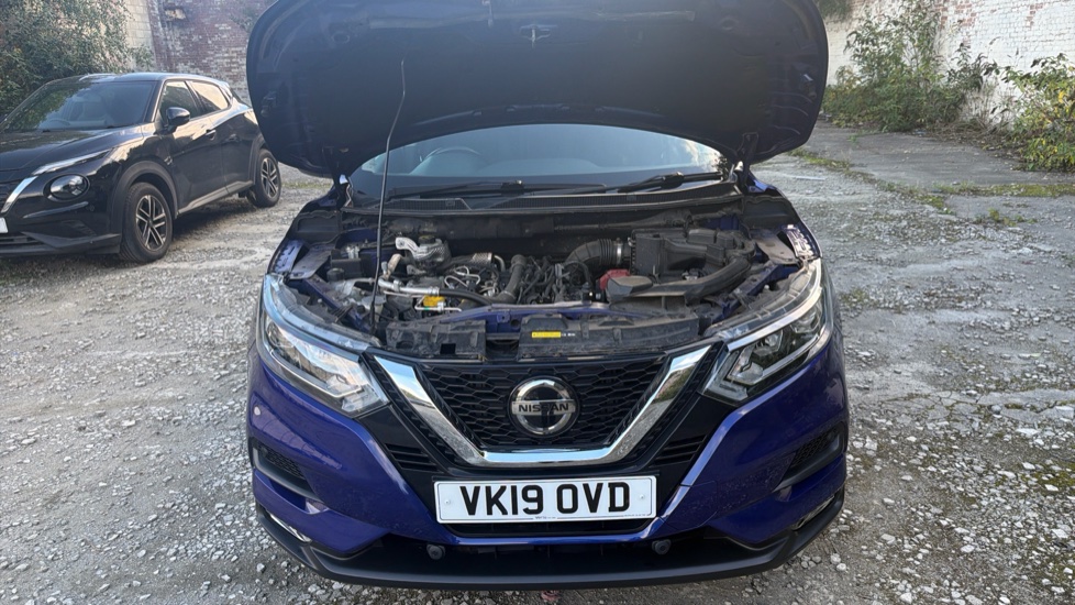 Nissan Qashqai 1.3 DiG-T Acenta Premium 5dr Petrol Hatchback - Image 8