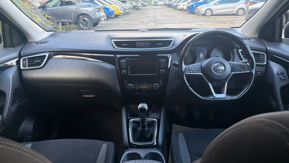Nissan Qashqai 1.3 DiG-T Acenta Premium 5dr Petrol Hatchback - Image 10