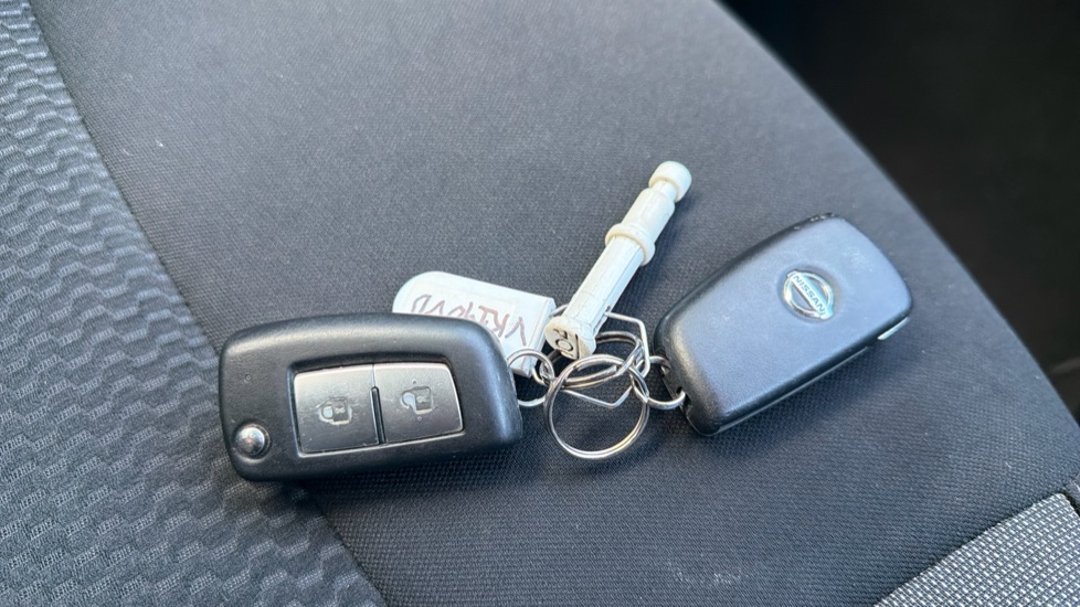 Nissan Qashqai 1.3 DiG-T Acenta Premium 5dr Petrol Hatchback - Image 20