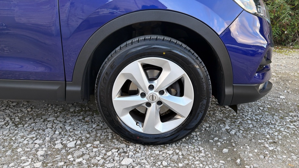Nissan Qashqai 1.3 DiG-T Acenta Premium 5dr Petrol Hatchback - Image 21