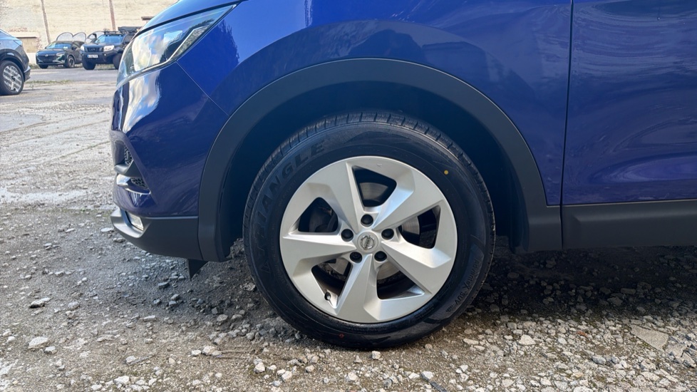 Nissan Qashqai 1.3 DiG-T Acenta Premium 5dr Petrol Hatchback - Image 22