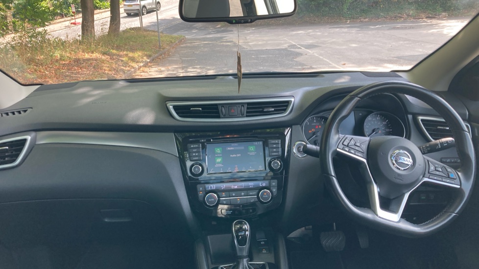 Nissan Qashqai 1.3 DiG-T 160 Tekna 5dr DCT Petrol Hatchback - Image 10