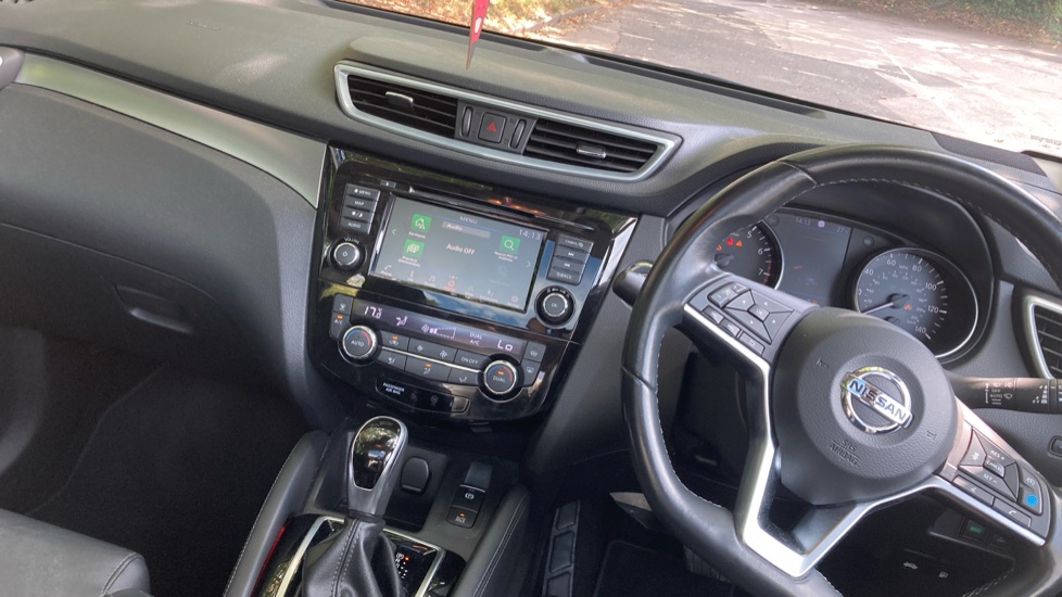 Nissan Qashqai 1.3 DiG-T 160 Tekna 5dr DCT Petrol Hatchback - Image 11