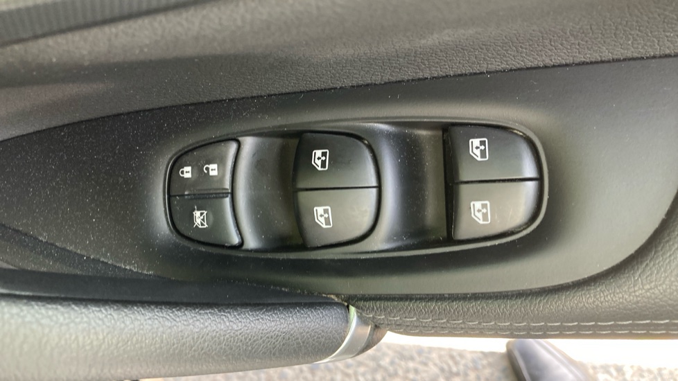 Nissan Qashqai 1.3 DiG-T 160 Tekna 5dr DCT Petrol Hatchback - Image 22