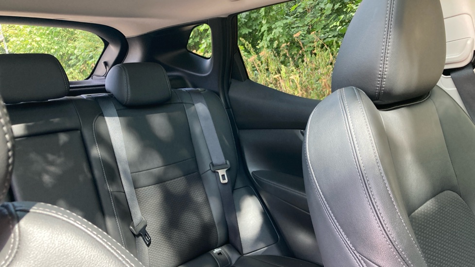 Nissan Qashqai 1.3 DiG-T 160 Tekna 5dr DCT Petrol Hatchback - Image 28