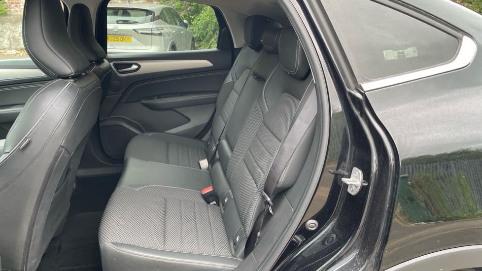 Renault Arkana 1.3 TCe Mild Hybrid 140 S Edition 5dr EDC Petrol Estate - Image 16