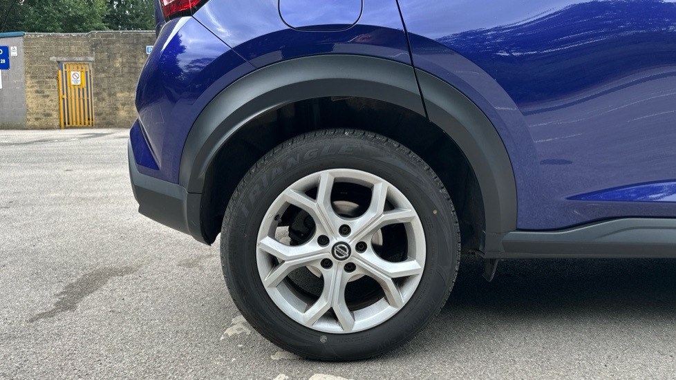 Nissan Juke 1.0 DiG-T 114 N-Connecta 5dr DCT Petrol Hatchback - Image 7