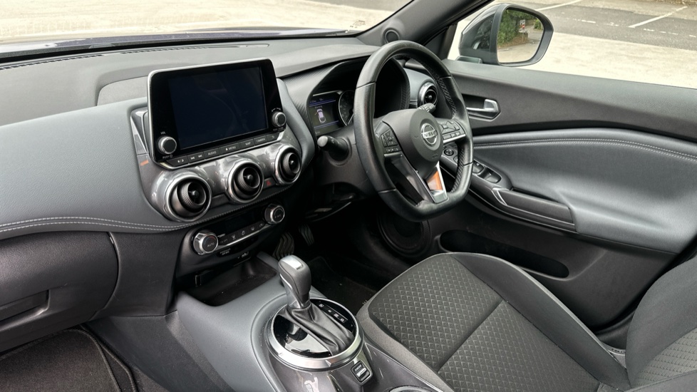 Nissan Juke 1.0 DiG-T 114 N-Connecta 5dr DCT Petrol Hatchback - Image 9